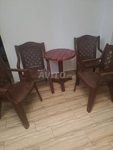 Table avec 4 chaises - 2