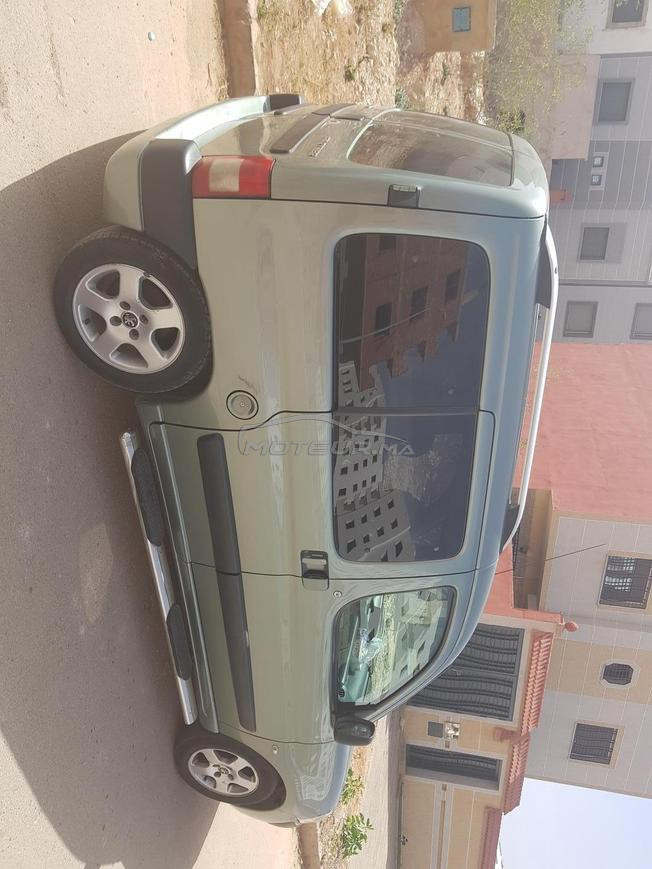 سيارة في حالة جيدة 