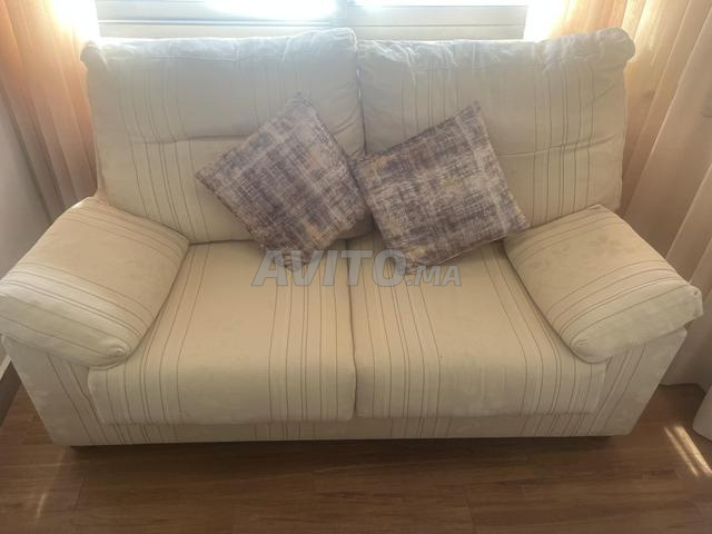 أريكة عصرية