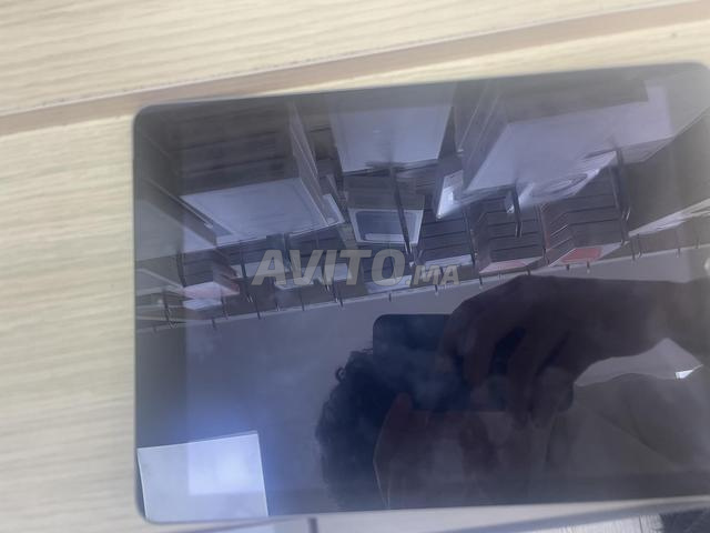 iPad 5ème génération excellent état avec carton - 2