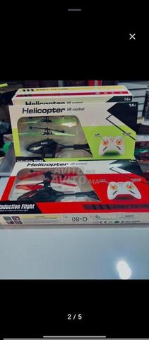 Hélicoptère avec sa télécommande - 2