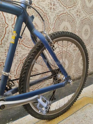 دراجة باللون الأزرق - 2