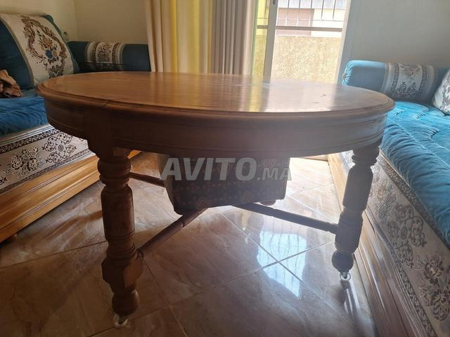 طاولة للبيع