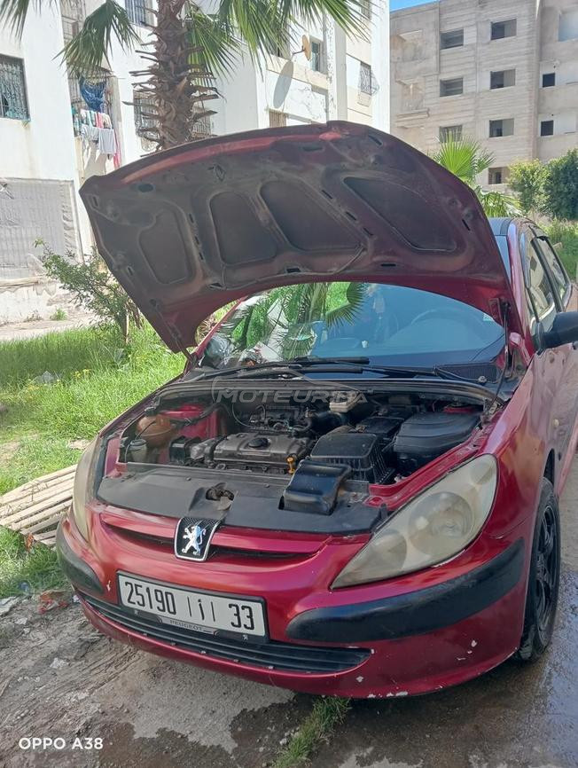 سيارة في حالة جيدة للبيع 
