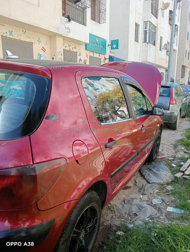 سيارة في حالة جيدة للبيع 