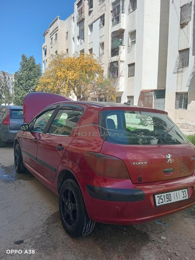 سيارة في حالة جيدة للبيع 