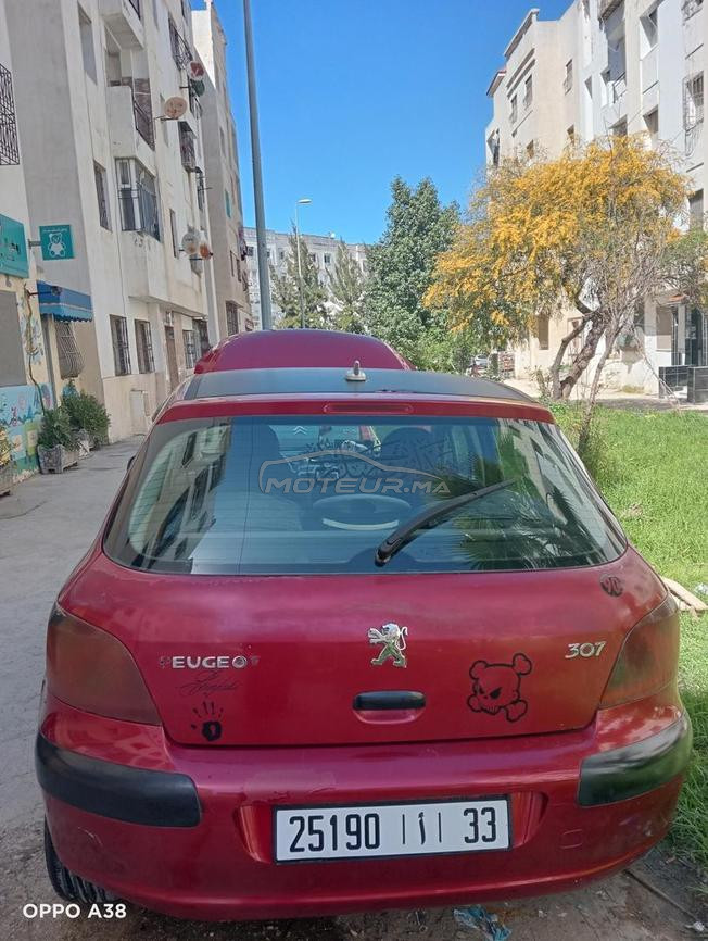 سيارة في حالة جيدة للبيع 