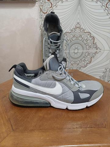 Baskets Nike originales très propres venant de l'étranger