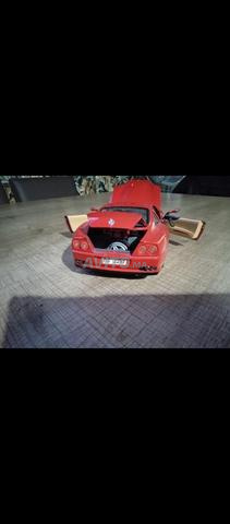 Petite voiture Ferrari de collection - 2