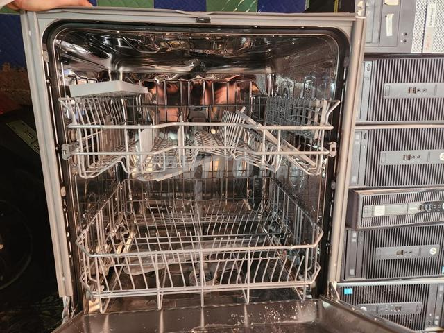 غسالة صحون بحالة ممتازة - 2