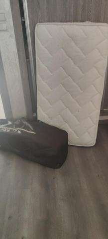 حواجز أطفال بحالة جيدة مع مرتبة