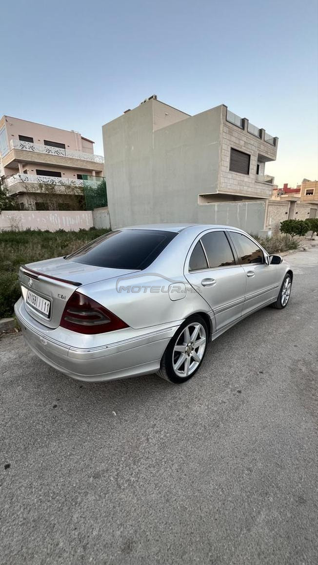 Mercedes-Benz 220 Diesel Manuelle 2004 à Nador