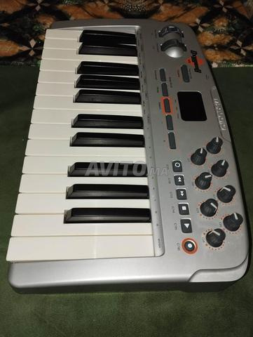 لوحة مفاتيح MIDI M-Audio Oxygen 8 V2 - 25 مفتاحًا
