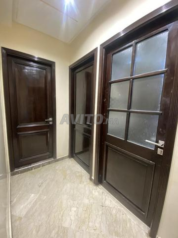 6 أبواب خشبية بالكادرات الخاصة بها وغرف - 2