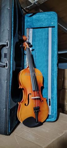 كمان 4/4 خشب صلب. جديد