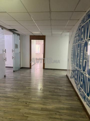 مكتب بمساحة 325 متر مربع بجوار زينيث للإيجار - 2