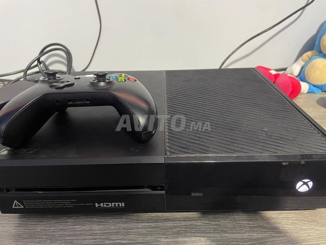 Xbox one avec manette originale et plein de jeux