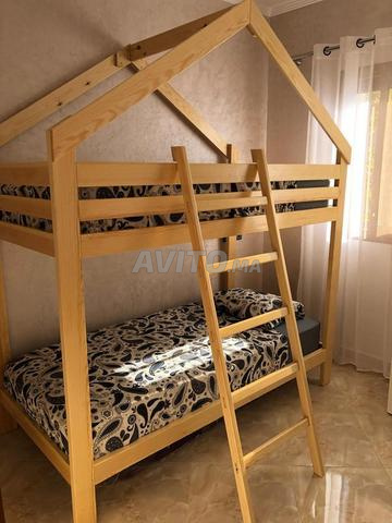 سرير بطابقين خشبي