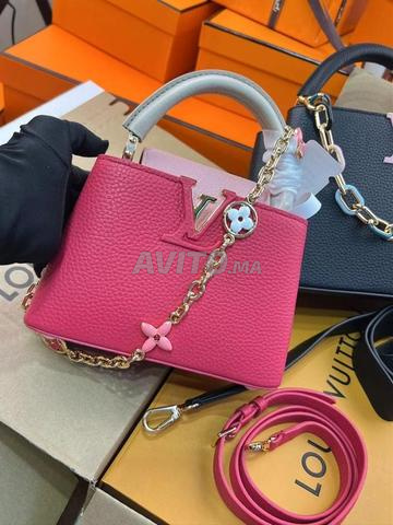 حقيبة نسائية كاجوال مع إكسسوارات