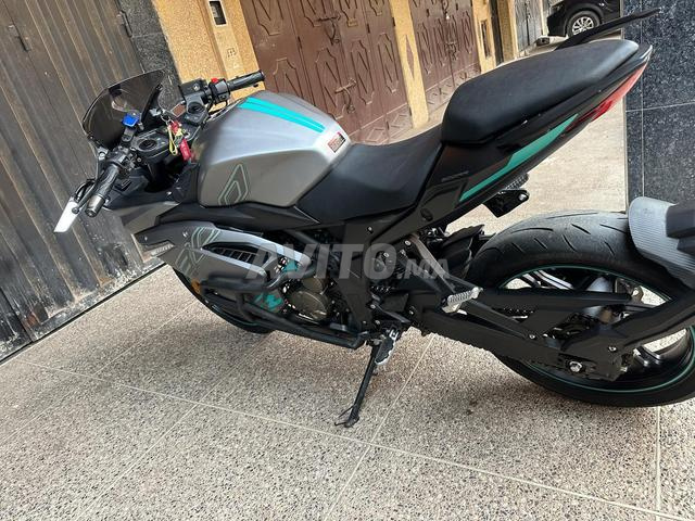 Voge 300 RR vert - 2