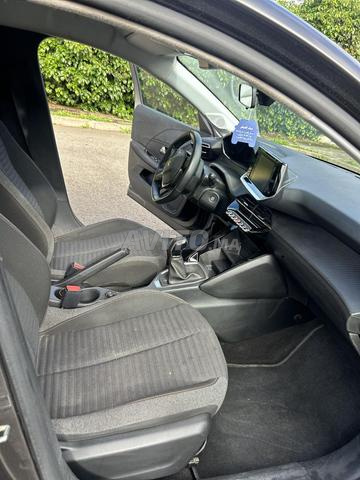 Peugeot 208 tout option modèle 2022 - 2
