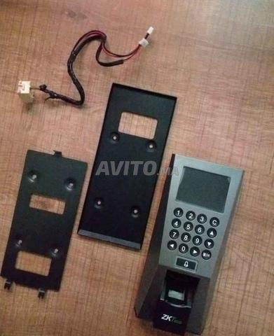 آلة تسجيل الحضور مستعملة للبيع