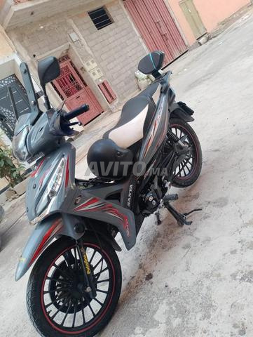 Moto à vendre en bon état prix 9000dh négociable