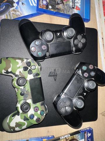 Play en très bonne état avec 3 manette et 4 jeux - 2