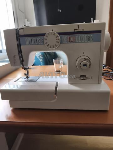 Machine à coudre VICTORIA - État comme neuf