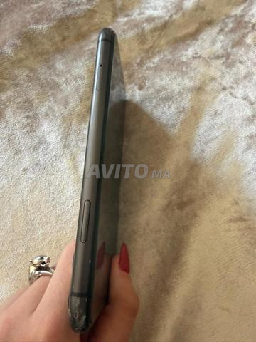 iPhone 11 bon état - 2