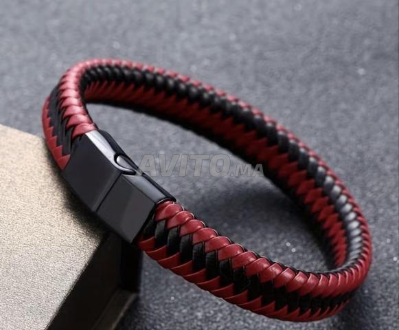 Bracelet rouge ou marron à seulement 150 dirhams