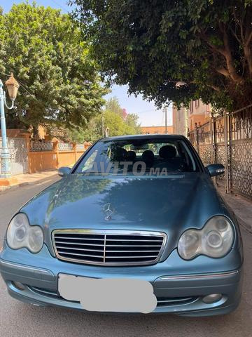 سيارة مرسيدس C220، نظيفة جداً ومعتنى بها، مناسبة - 2