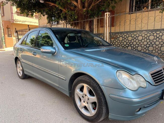 سيارة مرسيدس C220، نظيفة جداً ومعتنى بها، مناسب