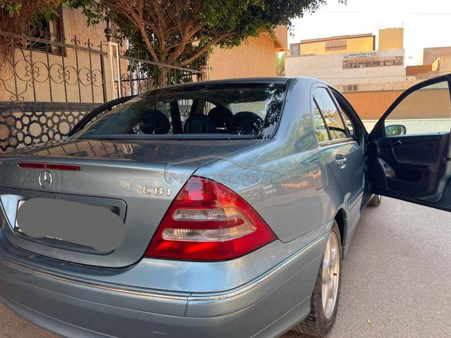 سيارة مرسيدس C220، نظيفة جداً ومعتنى بها، مناسب