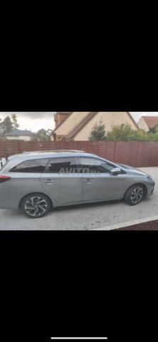 Toyota Auris Hybride Automatique 2017 à Agadir - 2