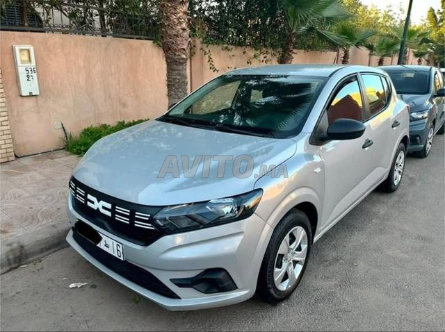 Dacia Sandero essence 2023 excellent état - 2