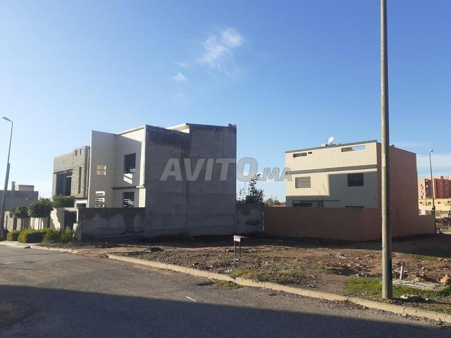 بقعة فيلا محفظة للبيع مساحتها 190 م2