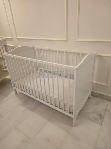 Lit bébé avec matelas - 2