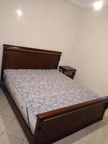 Lit et Matelas et Coiffeuse avec grand miroir - 2