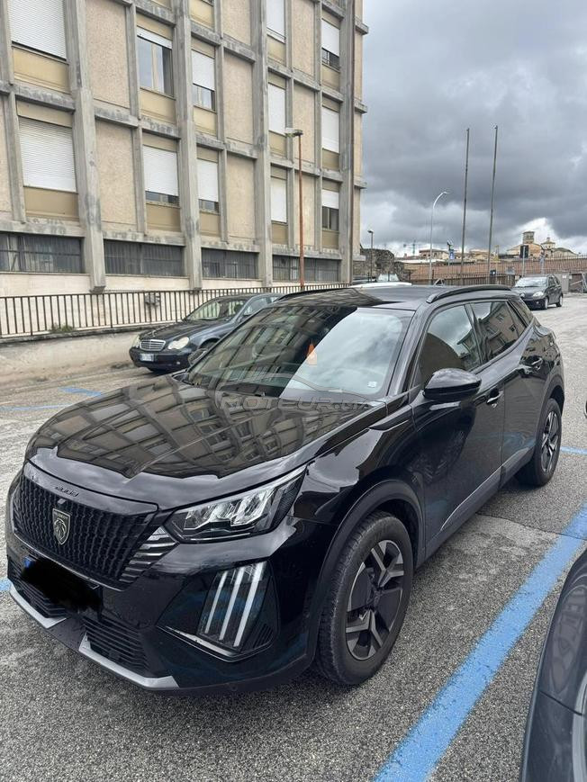 Peugeot 2008 Essence Manuelle 2025 à Casablanca