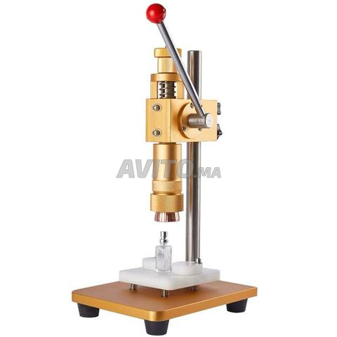 Machine de sertissage pour parfums à vendre - 2