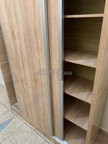 Armoire moderne en excellent état à vendre - 2