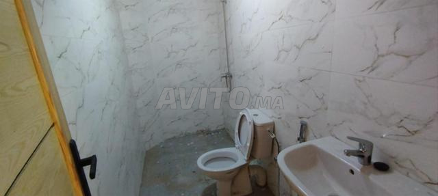 شقة بالطابق الثاني للبيع بدرج منفصل