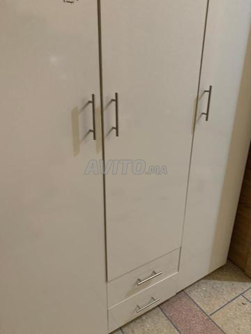 Grande armoire élégante en excellent état à vendre - 2