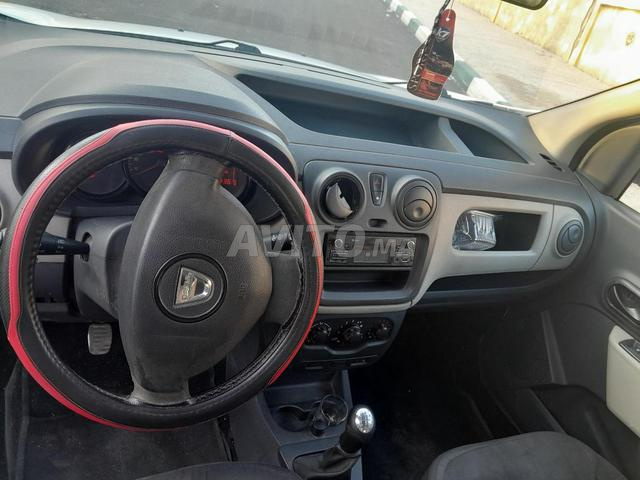 Voiture en bon état, demi-immeuble - 2