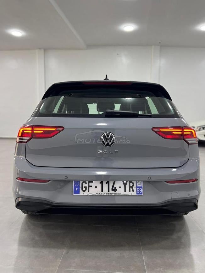 je met vent une voiture très bonne état golf  8