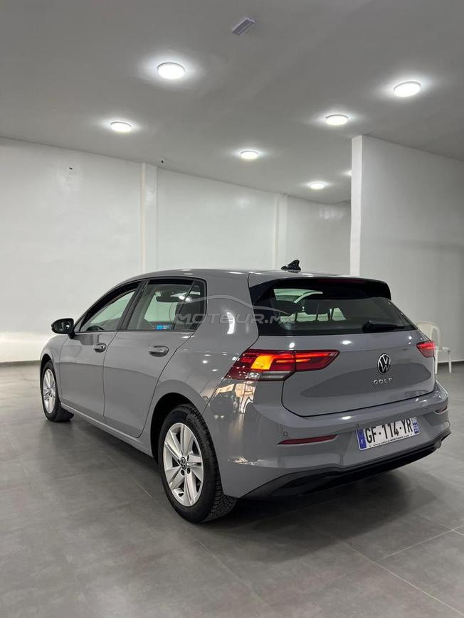 je met vent une voiture très bonne état golf  8