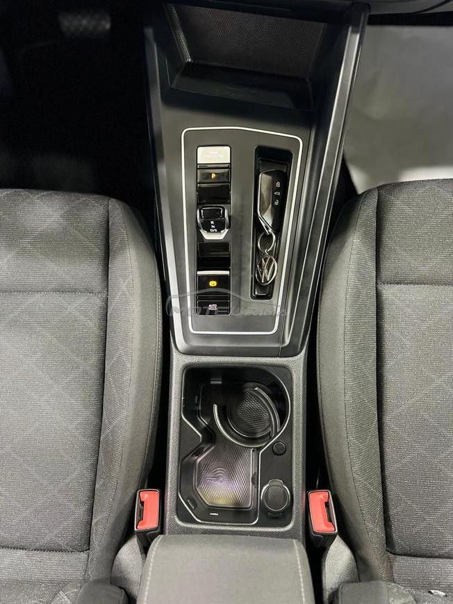 je met vent une voiture très bonne état golf  8