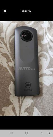 Caméra Nikon et Ricoh 360 Theta V