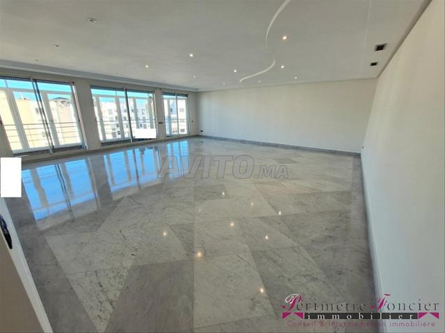 RACINE Superbe Appartement Rénové à Vendre 265m² - 2